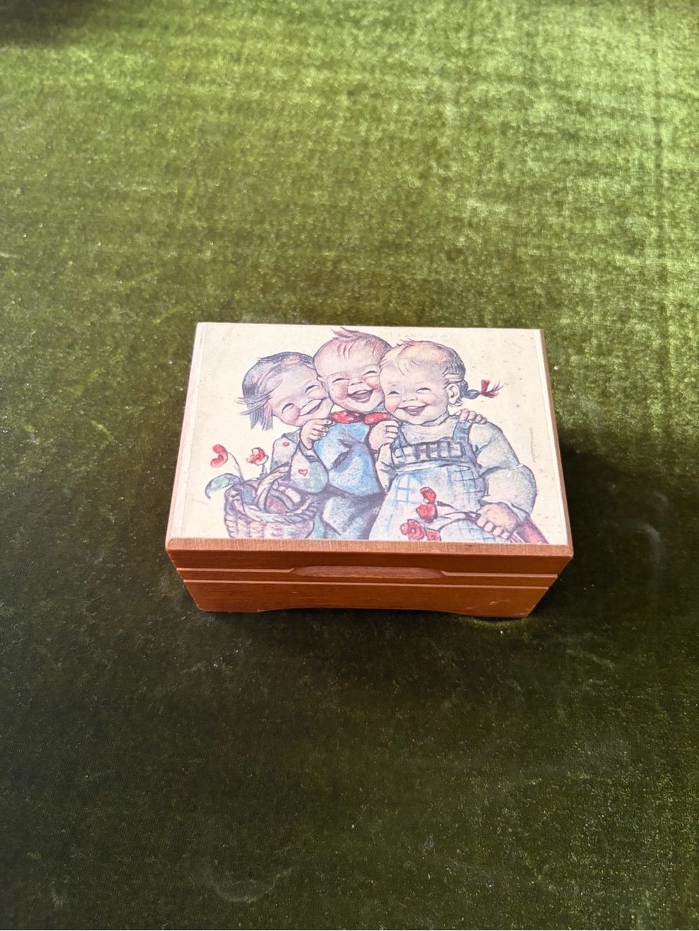 Hummel Happy Smiling Laughing  Children Toyo Japan Music Box